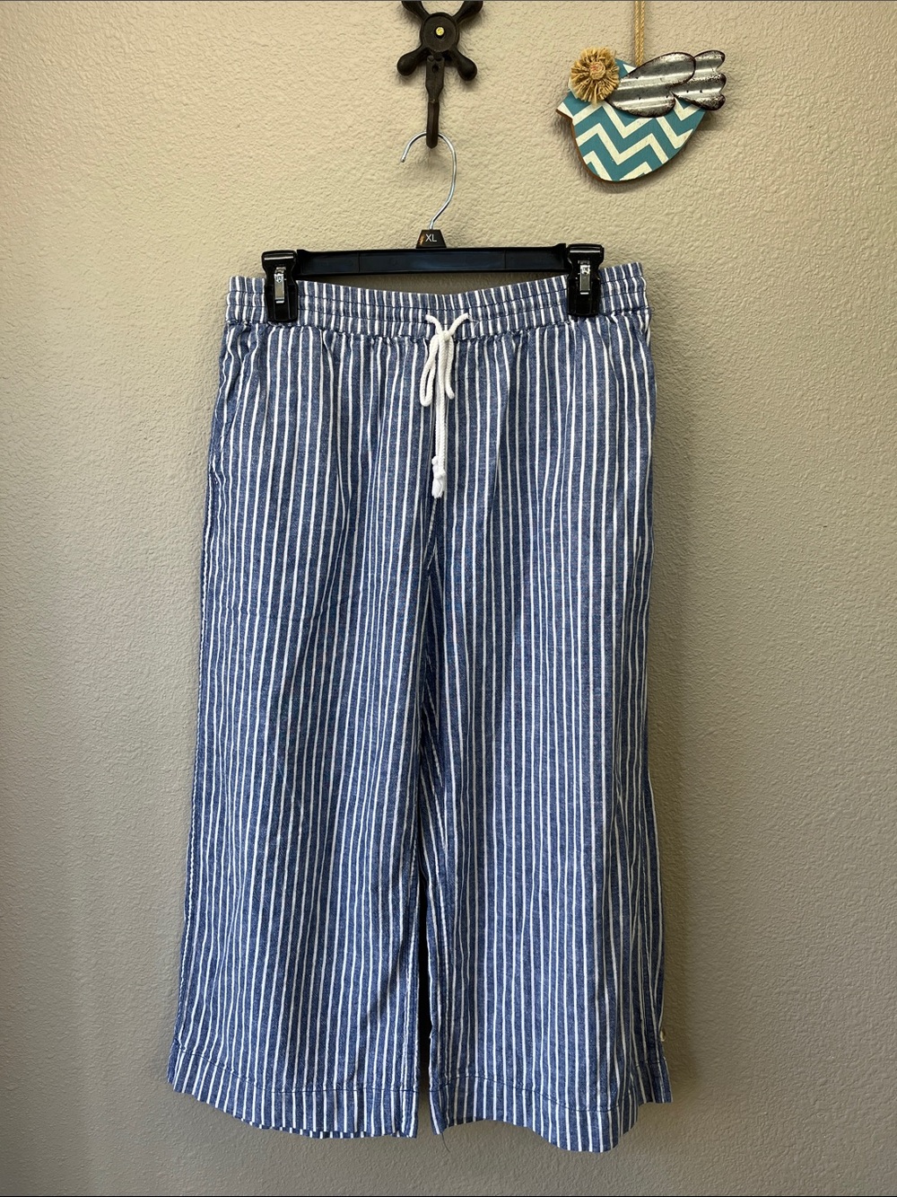 Beach lunch lounge capris pull on size S
